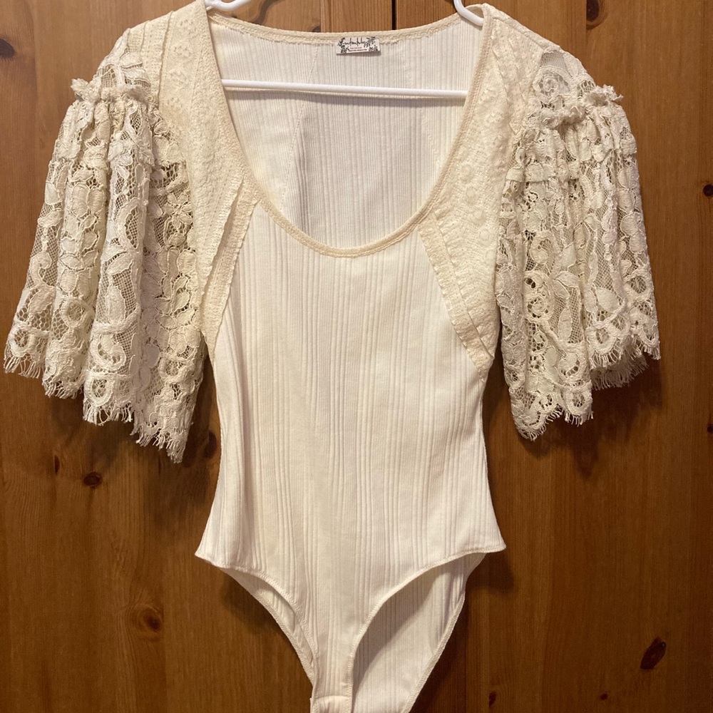 Free People, Intimately, beige bodysuit top. Lace sleeves.